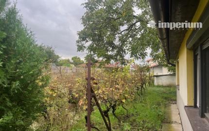 Predaj veľkého pozemku s bývalým Hostincom v obci Macov.