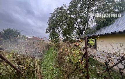 Predaj veľkého pozemku s bývalým Hostincom v obci Macov.