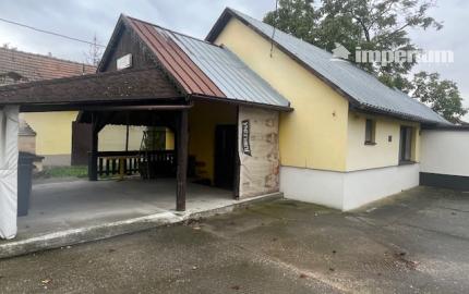 Predaj veľkého pozemku s bývalým Hostincom v obci Macov.