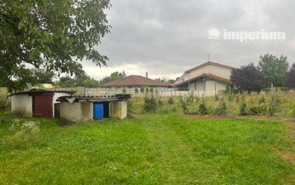 Predaj veľkého pozemku s bývalým Hostincom v obci Macov.