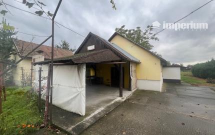 Predaj veľkého pozemku s bývalým Hostincom v obci Macov.