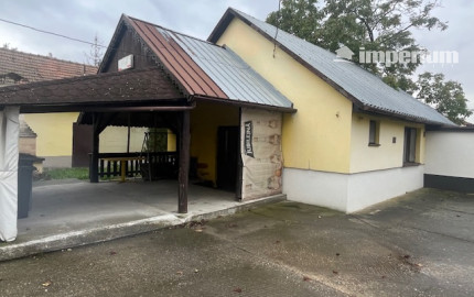 Predaj veľkého pozemku s bývalým Hostincom v obci Macov.