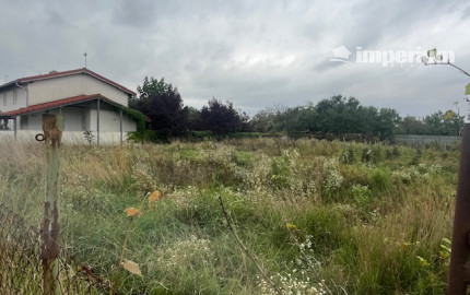 Predaj veľkého pozemku s bývalým Hostincom v obci Macov.