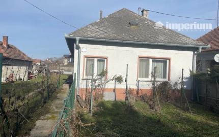 REZERVOVANÉ - Rodinný dom len na skok od koryta Malého Dunaja? TENTO DOMČEK VÁM HO POSKYTNE.