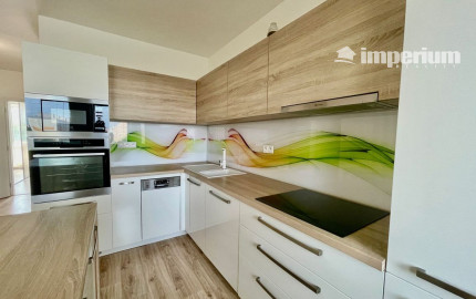 Na predaj pôvodne 3.izb. byt, kompletná rekonštrukcia, Bratislava - Petržalka, Jasovská ulica.