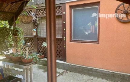 PREDAJ – pozemok s rekreačnou chatou blízku brehu Dunaja v obci Vojka nad Dunajom.