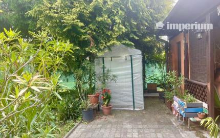 PREDAJ – pozemok s rekreačnou chatou blízku brehu Dunaja v obci Vojka nad Dunajom.