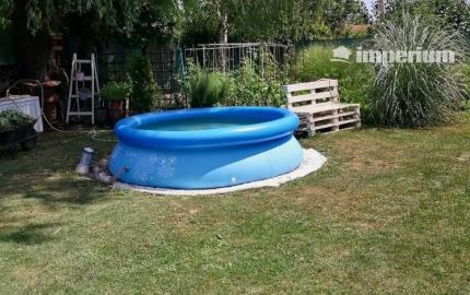 PREDAJ – pozemok s rekreačnou chatou blízku brehu Dunaja v obci Vojka nad Dunajom.