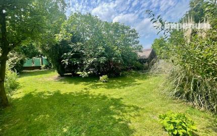 PREDAJ – pozemok s rekreačnou chatou blízku brehu Dunaja v obci Vojka nad Dunajom.