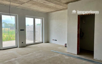 Rovinka -predaj 4 izbový byt so záhradkou.