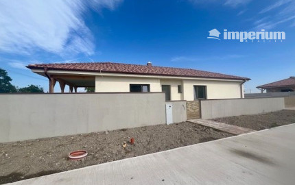 Na predaj 4 izbový bungalov v stave holodomu - obec Kyselica.