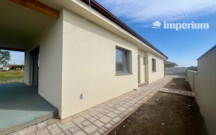 Na predaj 4 izbový bungalov v stave holodomu - obec Kyselica.