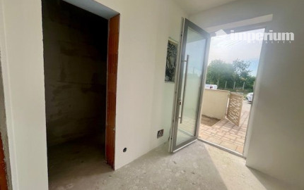 Na predaj 4 izbový bungalov v stave holodomu - obec Kyselica.