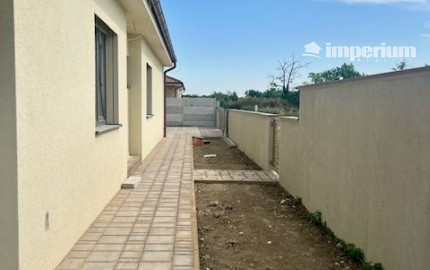 Na predaj 4 izbový bungalov v stave holodomu - obec Kyselica.