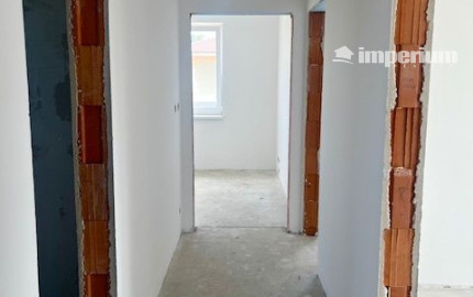 Na predaj 4 izbový bungalov v stave holodomu - obec Kyselica.