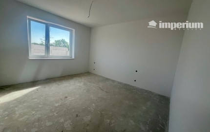 Na predaj 4 izbový bungalov v stave holodomu - obec Kyselica.