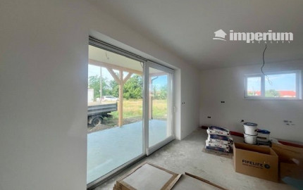 Na predaj 4 izbový bungalov v stave holodomu - obec Kyselica.