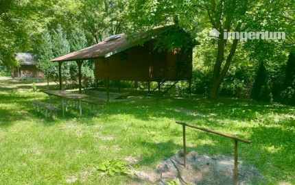 PREDAJ – pozemok s rekreačnou chatou priamo na brehu Dunaja v Bodíkoch.