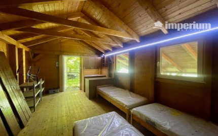 PREDAJ – pozemok s rekreačnou chatou priamo na brehu Dunaja v Bodíkoch.