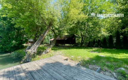 PREDAJ – pozemok s rekreačnou chatou priamo na brehu Dunaja v Bodíkoch.