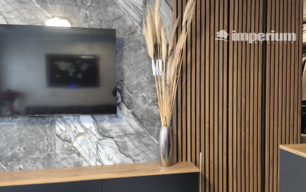 Ponúkam na predaj  6 izbový elegantne zariadený, samostatne stojací rodinný dom v obci Veľké Dvorníky.