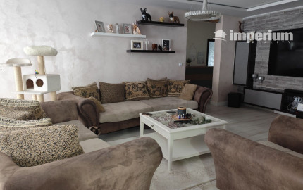 Ponúkam na predaj  6 izbový elegantne zariadený, samostatne stojací rodinný dom v obci Veľké Dvorníky.