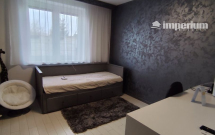 Ponúkam na predaj  6 izbový elegantne zariadený, samostatne stojací rodinný dom v obci Veľké Dvorníky.