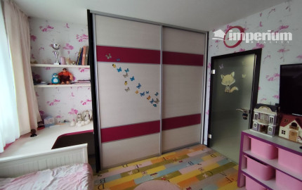 Ponúkam na predaj  6 izbový elegantne zariadený, samostatne stojací rodinný dom v obci Veľké Dvorníky.