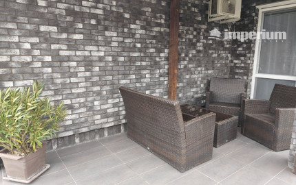 Ponúkam na predaj  6 izbový elegantne zariadený, samostatne stojací rodinný dom v obci Veľké Dvorníky.