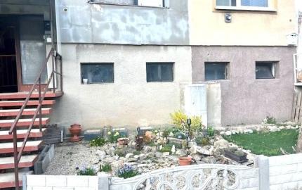 REZERVOVANÉ - Predaj 2 izb.bytu  s garážou v obci Veľké Uľany.