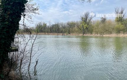 Na predaj rekreačný pozemok pri Dunaji v rekrečnej časti obce Bodíky
