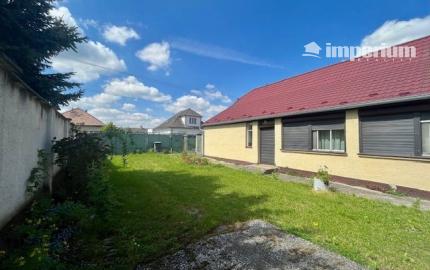 Na predaj 4izb. starší rodinný dom na 8 árovom pozemku  Lehnice -Sása.