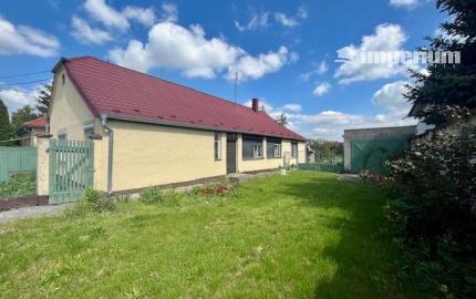 Na predaj 4izb. starší rodinný dom na 8 árovom pozemku  Lehnice -Sása.