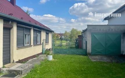 Na predaj 4izb. starší rodinný dom na 8 árovom pozemku  Lehnice -Sása.