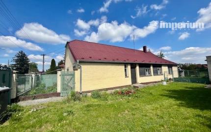 Na predaj 4izb. starší rodinný dom na 8 árovom pozemku  Lehnice -Sása.