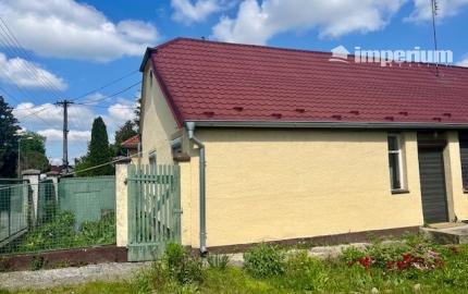 Na predaj 4izb. starší rodinný dom na 8 árovom pozemku  Lehnice -Sása.