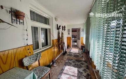 Na predaj 4izb. starší rodinný dom na 8 árovom pozemku  Lehnice -Sása.