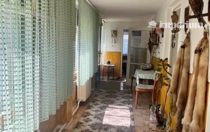 Na predaj 4izb. starší rodinný dom na 8 árovom pozemku  Lehnice -Sása.