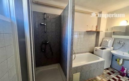 Na predaj 4izb. starší rodinný dom na 8 árovom pozemku  Lehnice -Sása.