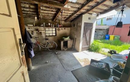 Na predaj 4izb. starší rodinný dom na 8 árovom pozemku  Lehnice -Sása.