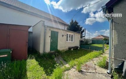 Na predaj 4izb. starší rodinný dom na 8 árovom pozemku  Lehnice -Sása.