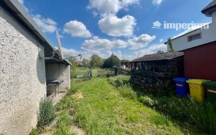 Na predaj 4izb. starší rodinný dom na 8 árovom pozemku  Lehnice -Sása.