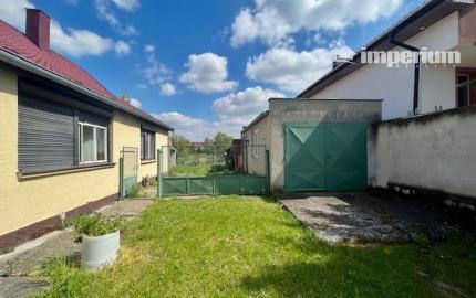 Na predaj 4izb. starší rodinný dom na 8 árovom pozemku  Lehnice -Sása.