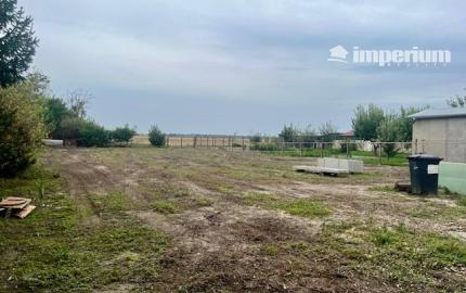 Pekný slnečný pozemok 1182 m2  na predaj - obec Čenkovce.