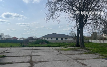 Predaj : pozemok 1550 m2 aj pre developerov  v obci Veľké Blahovo.