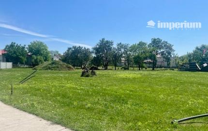 Stavebný pozemok 712m2  v obci Rohovce.