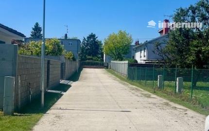 Stavebný pozemok 712m2  v obci Rohovce.