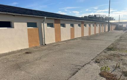 Prenájom skladových / výrobných priestorov 2km od Dunajskej Stredy, Šipošovské Kračany. Warehouse and production hall for a rent.