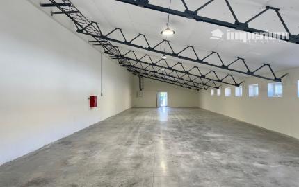 Prenájom skladových / výrobných priestorov 2km od Dunajskej Stredy, Šipošovské Kračany. Warehouse and production hall for a rent.
