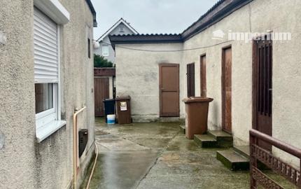 Na predaj 4 - izbový rodinný dom v obci Kalinkovo .